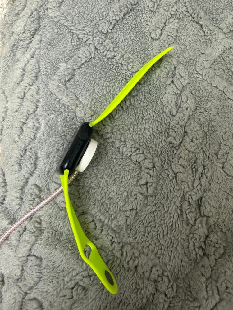 Продам Apple watch se 44
