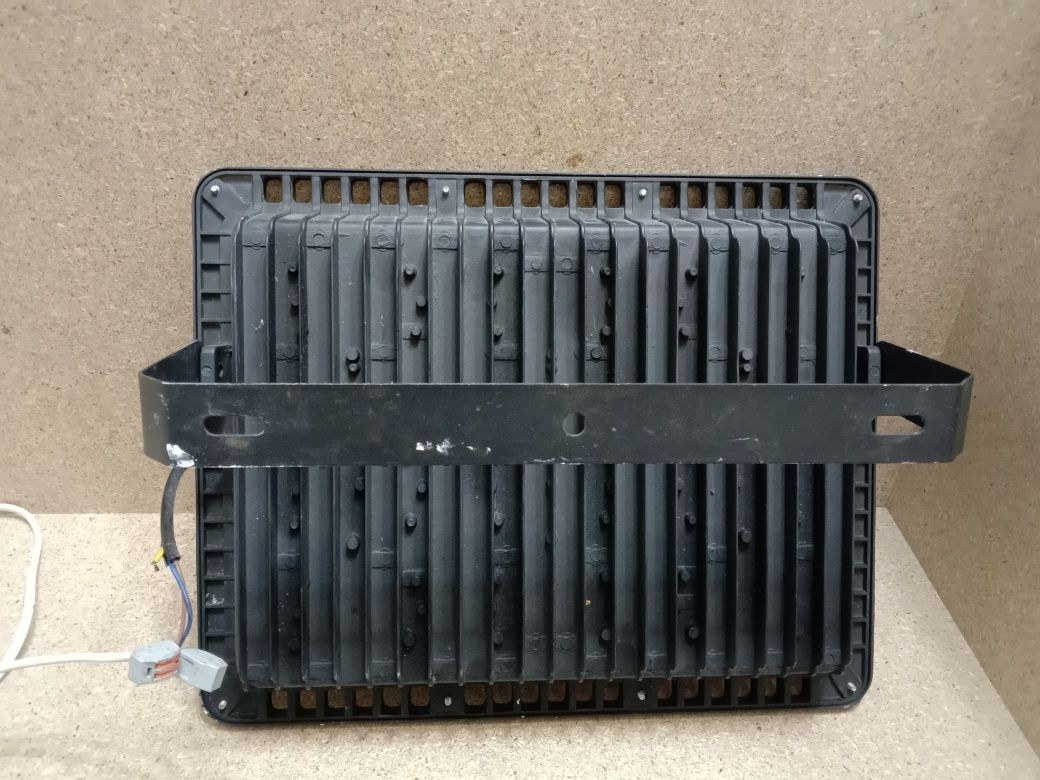 Прожектор 300 w .