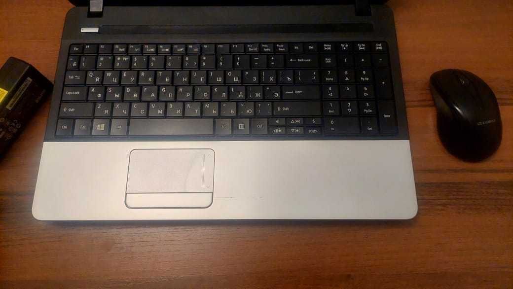 Продам ноутбук Acer aspire E1 Intel Celeron с беспроводной мышкой.