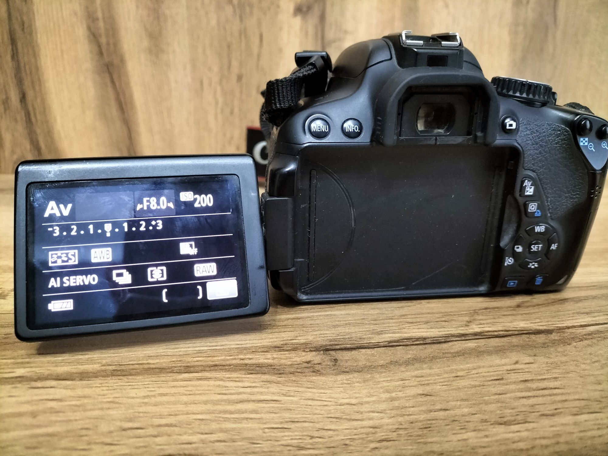 Продаю Canon 650D + два объектива (18-135mm и 55-250mm)

В отличном со