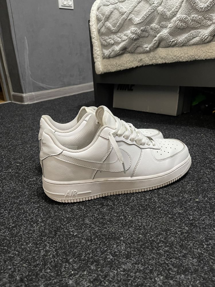 Продаю белые AIR Force 1
