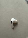 один оригинальный наушник от airpods pro ,правый
