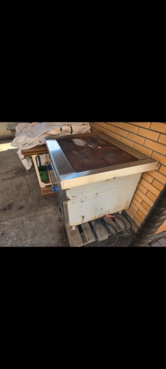 Продам электрическую духовку