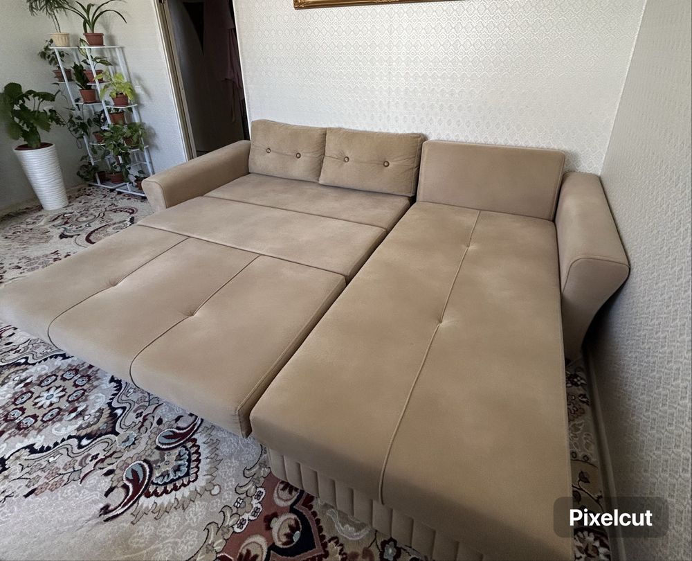 Угловой диван, раскладной, в отличном состоянии