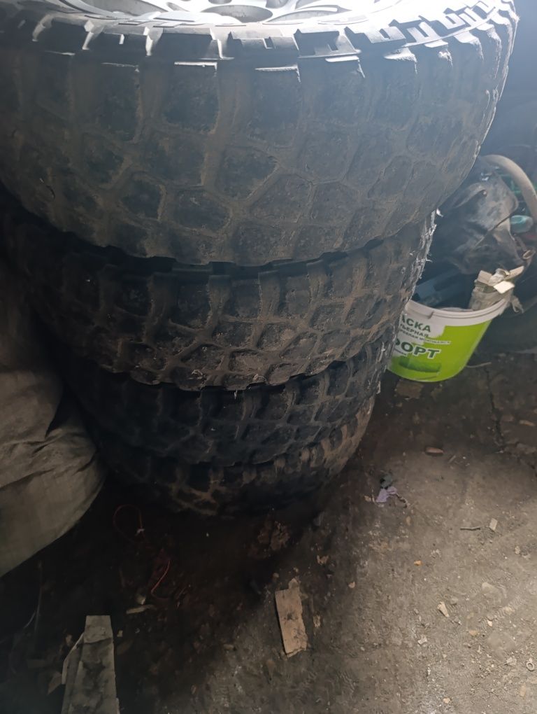 Диски с резиной на Ниву