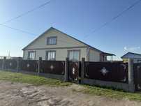 Продам дом. Есть 2 летней кухни, 2 бани, сарай