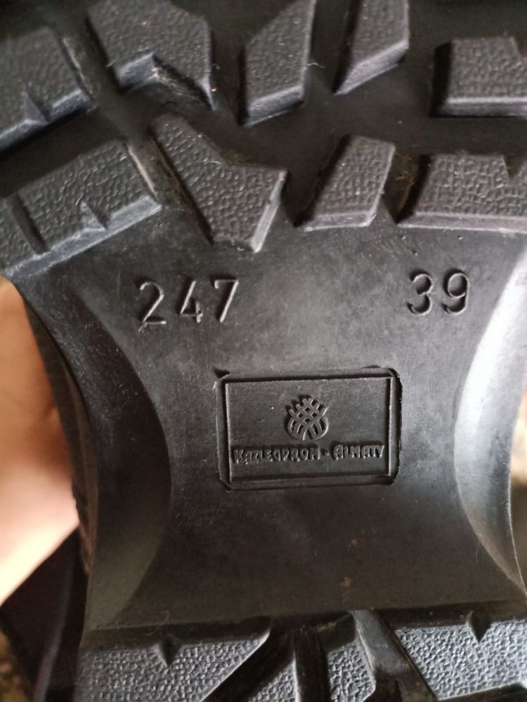 Продам берцы зимние