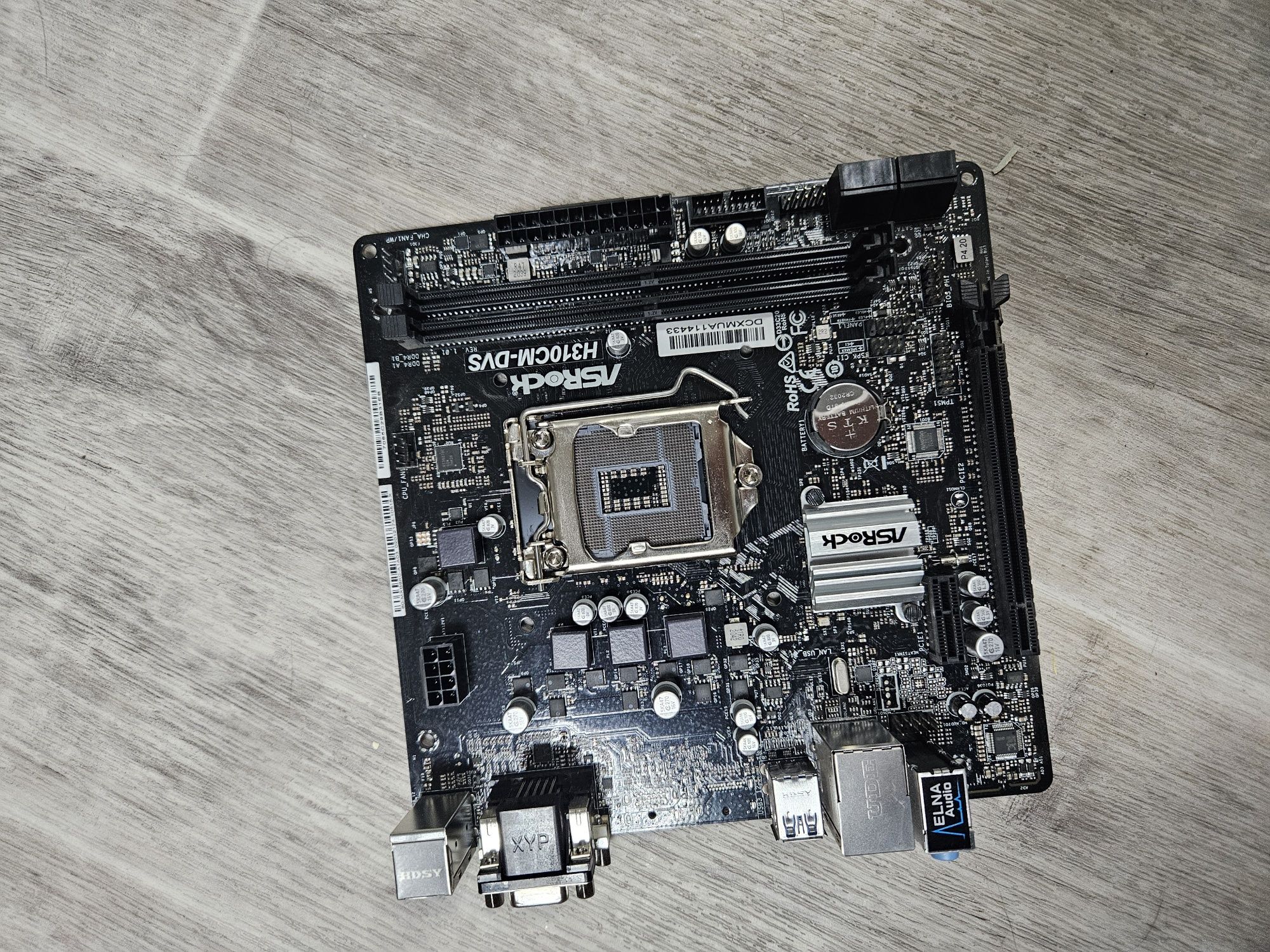 I7-8700 + 16 GB DDR4