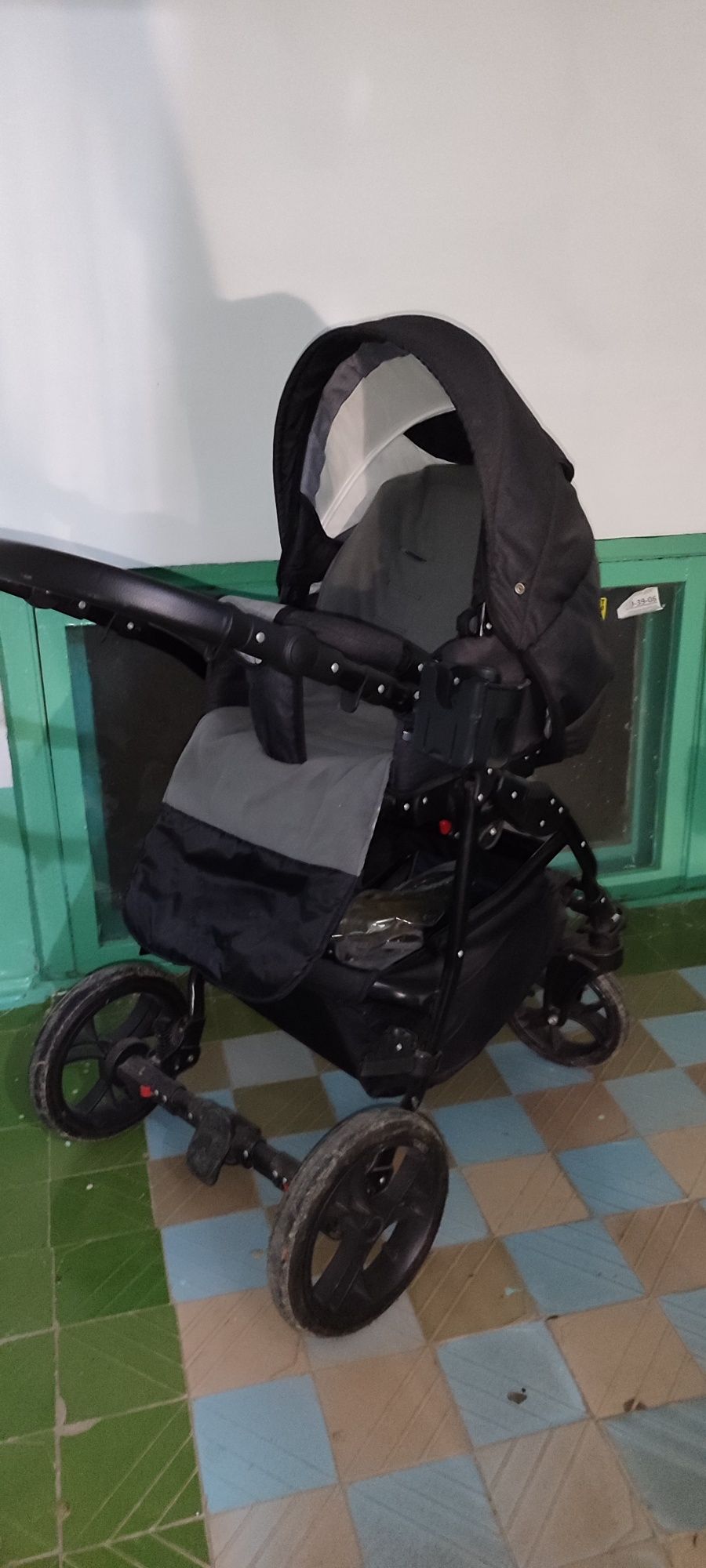 Продам коляску все сезонная