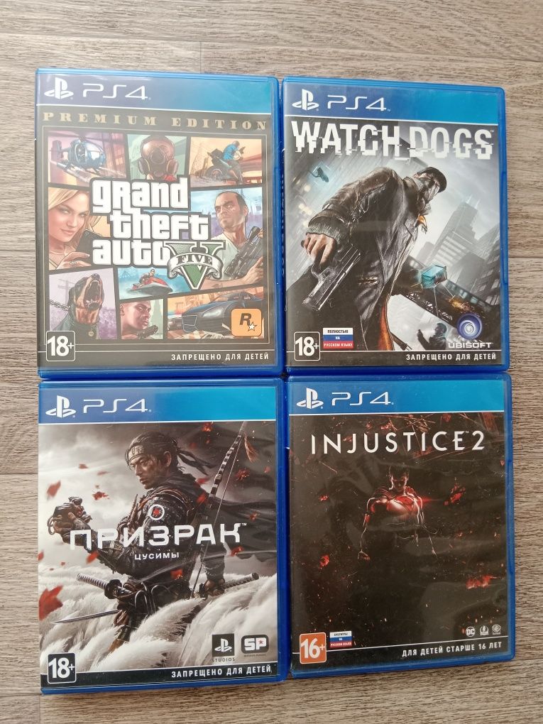 PlayStation 4 PRO 1TB с двумя контроллерами, с играми