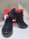 Продам кроссовки Air max