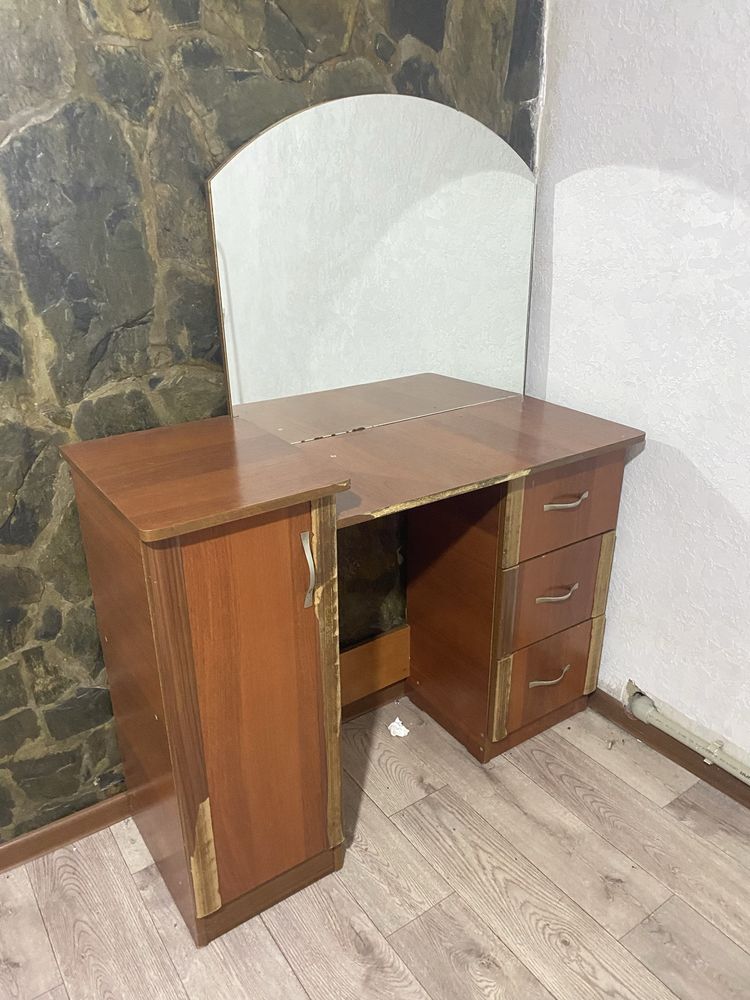Шкафчик для комнаты