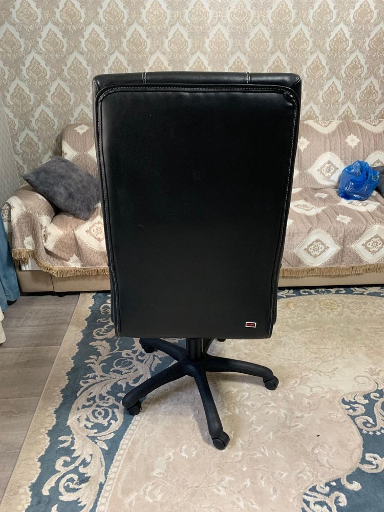 Продам офисные кресла