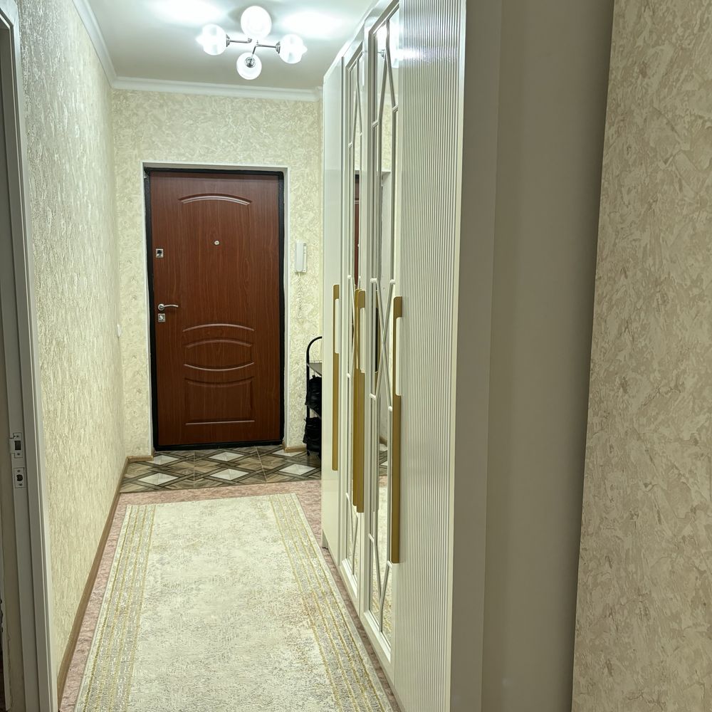 Продам двух комнатный квартиру