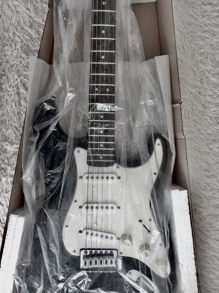 Продам срочно ОРИГИНАЛ гитару электрогита affinity sguier fender НОВАЯ