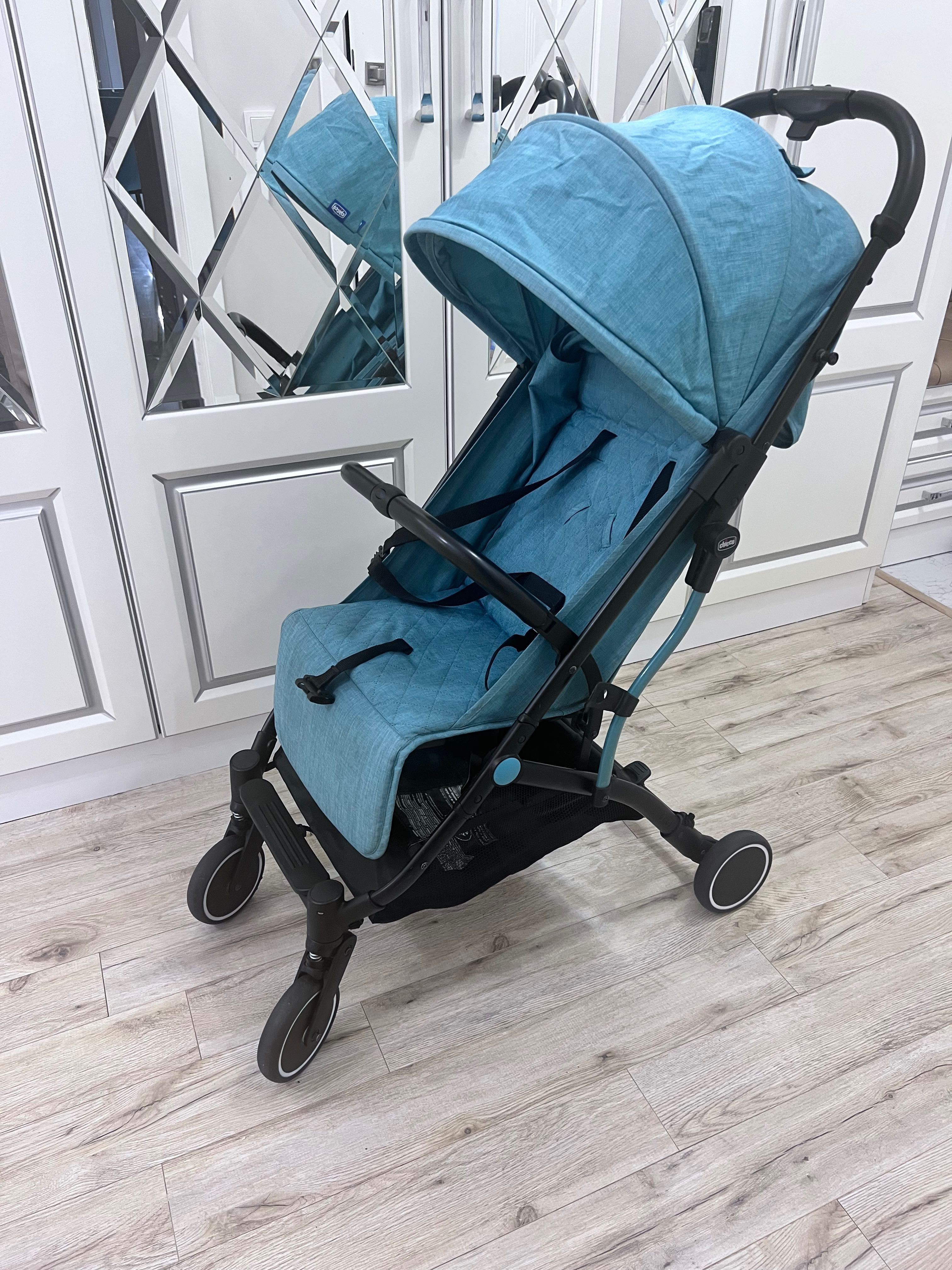 Продам детскую коляску Chicco