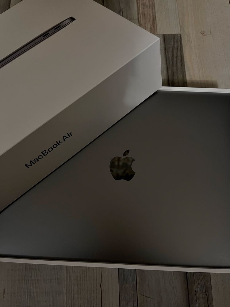 Apple MacBook Air (M1, 2020)
