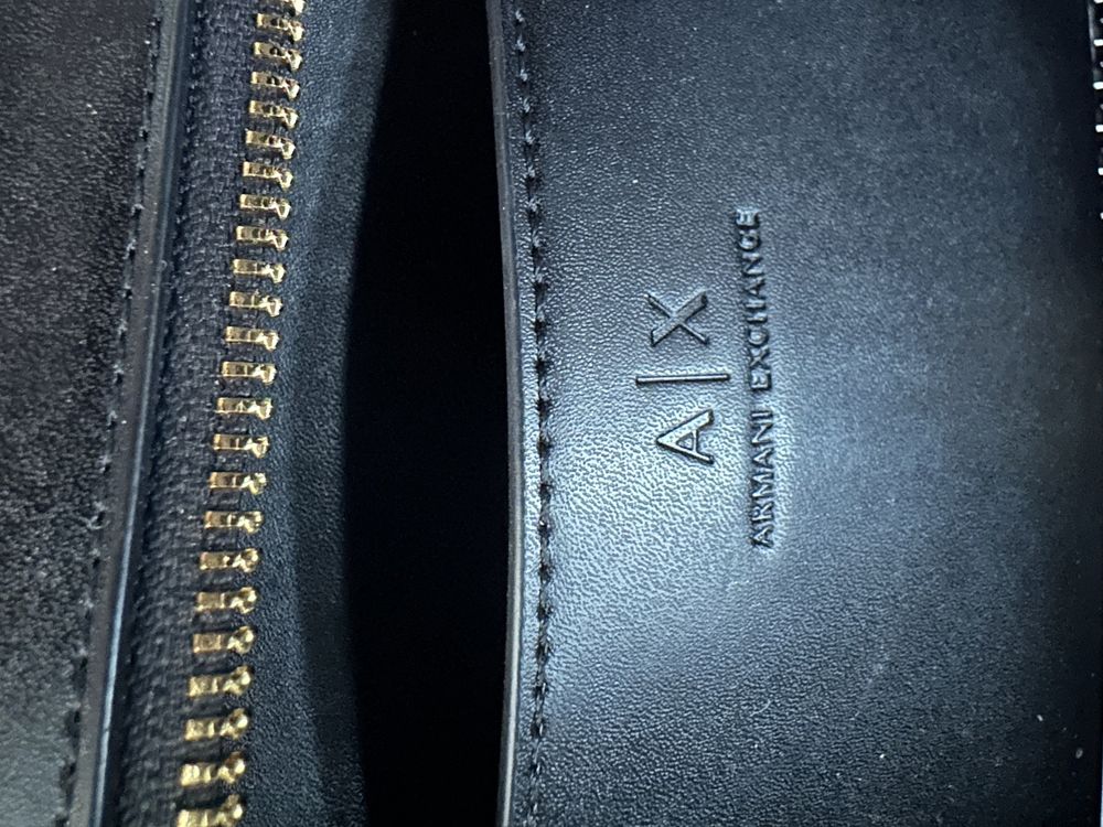 Продам оригинал сумку от Armani exchange
