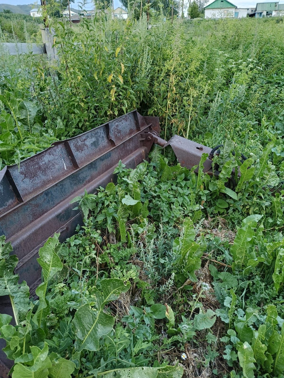 Трактор ДТ 75 Казахстанец с лопатой