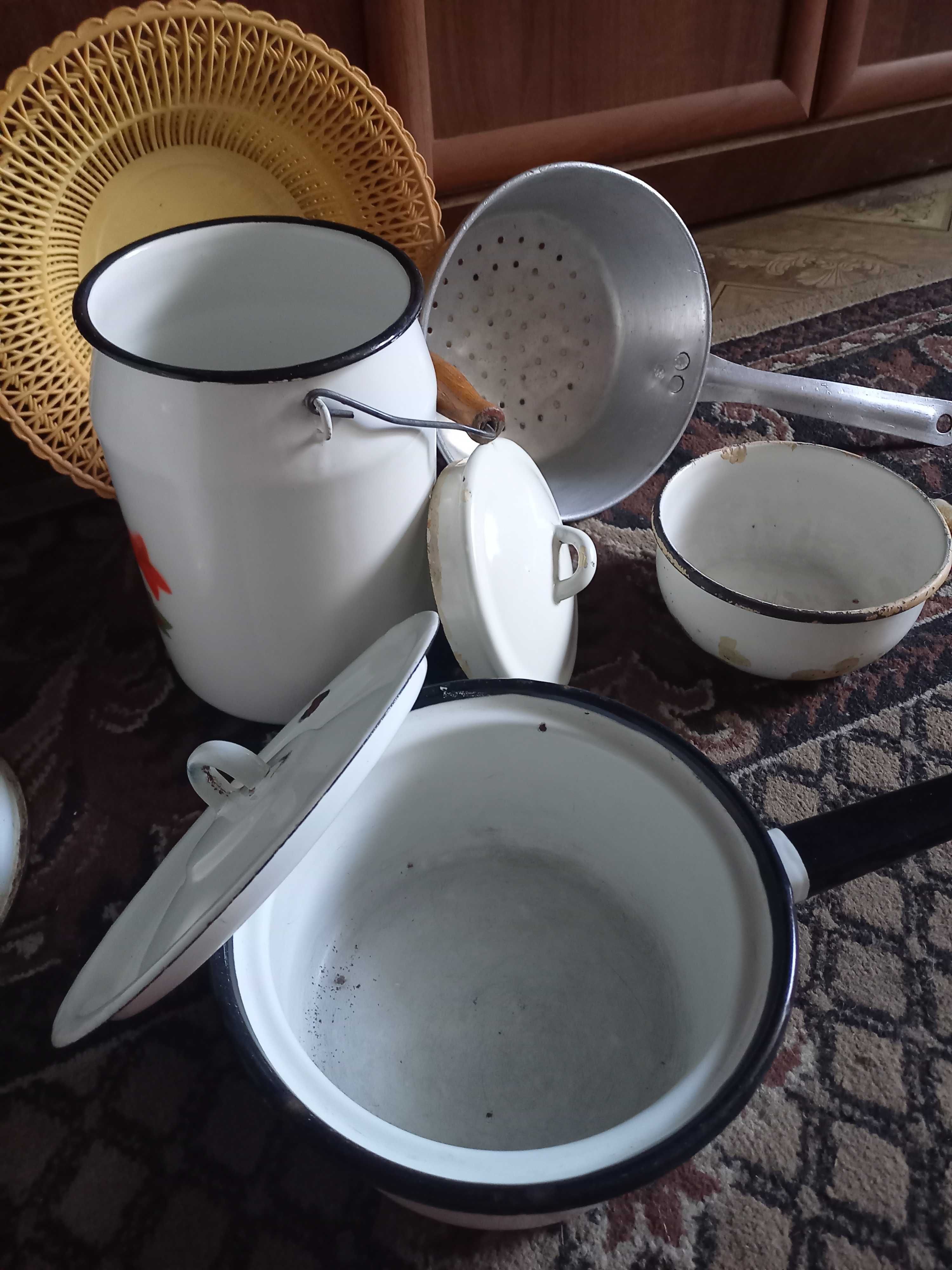 Продам сковороды, ведро, бидон, кастрюли, и много др б/у, недорого.
