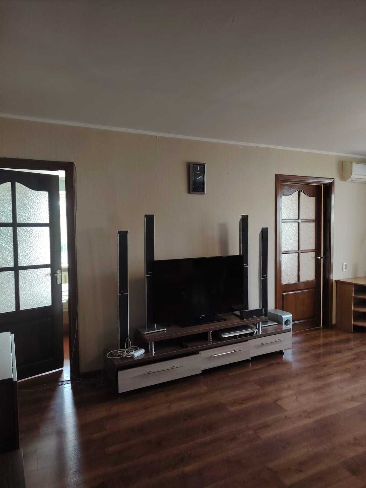 Продам 3-х квартиру 3/9эт "кирпич",ул.Казахстан д.107