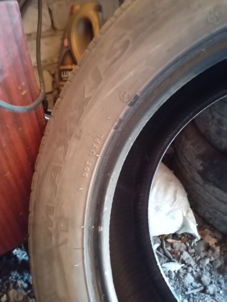 Продам летние шины 235/60/18. Maxxis