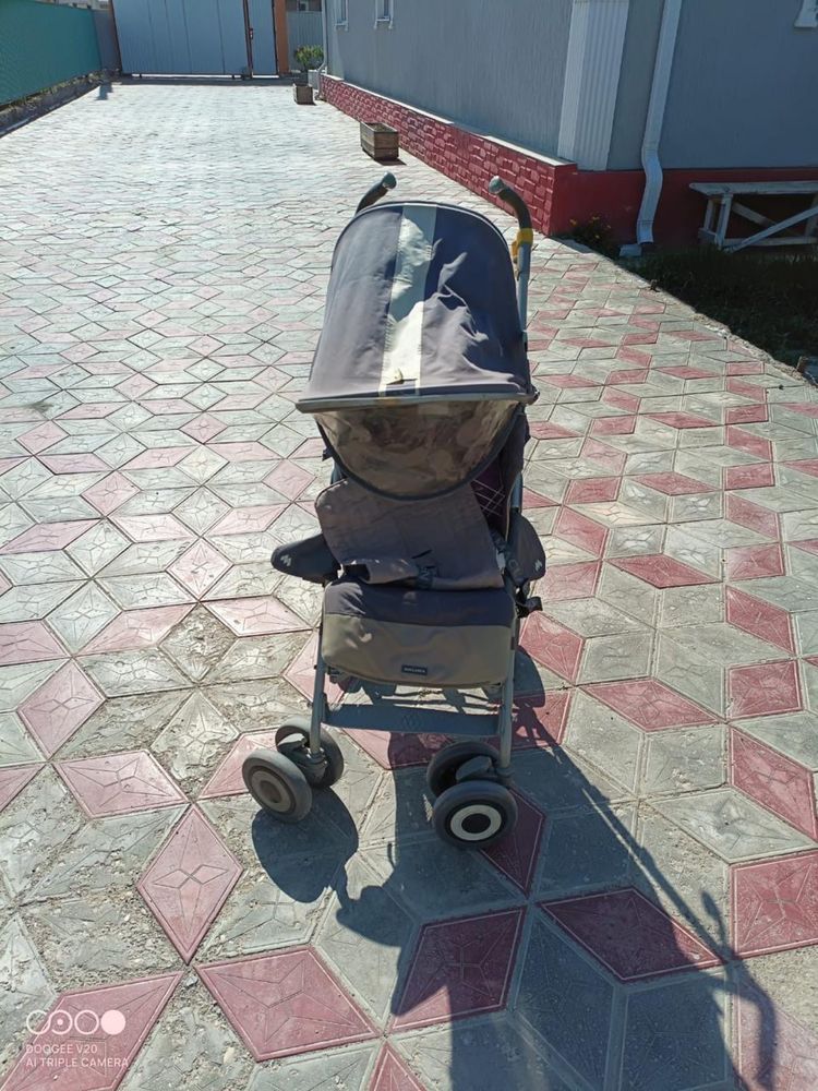 Коляска детская даром