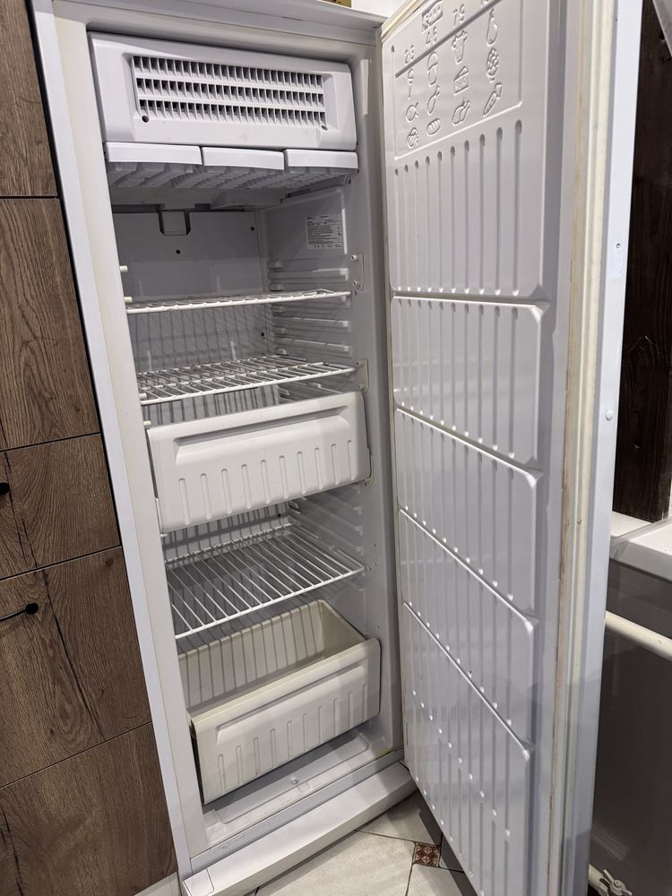 Продам морозильную камеру