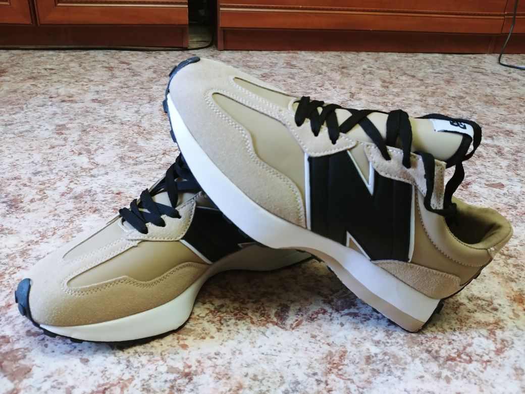 Продаю кроссовки NB 327