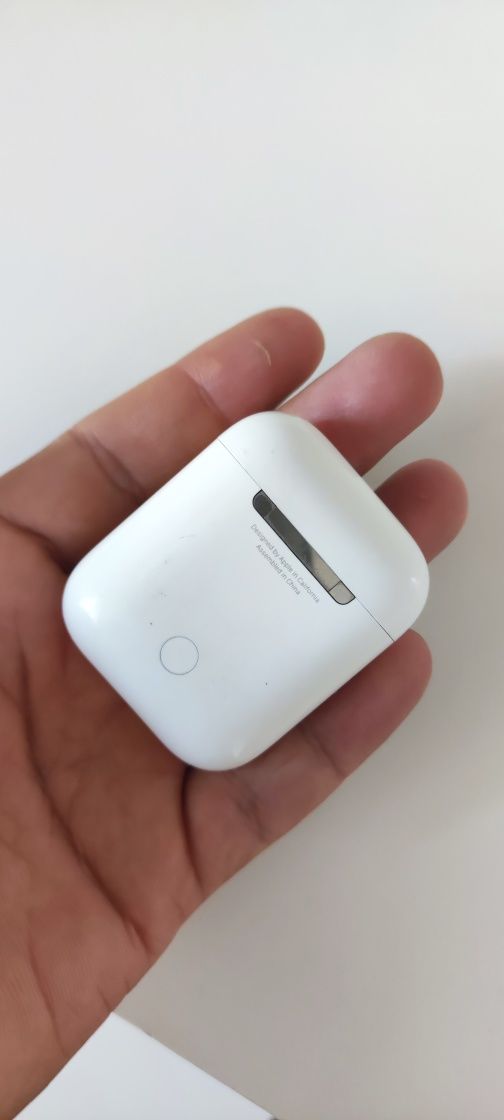 Продам оригинал кейс от airpods 2