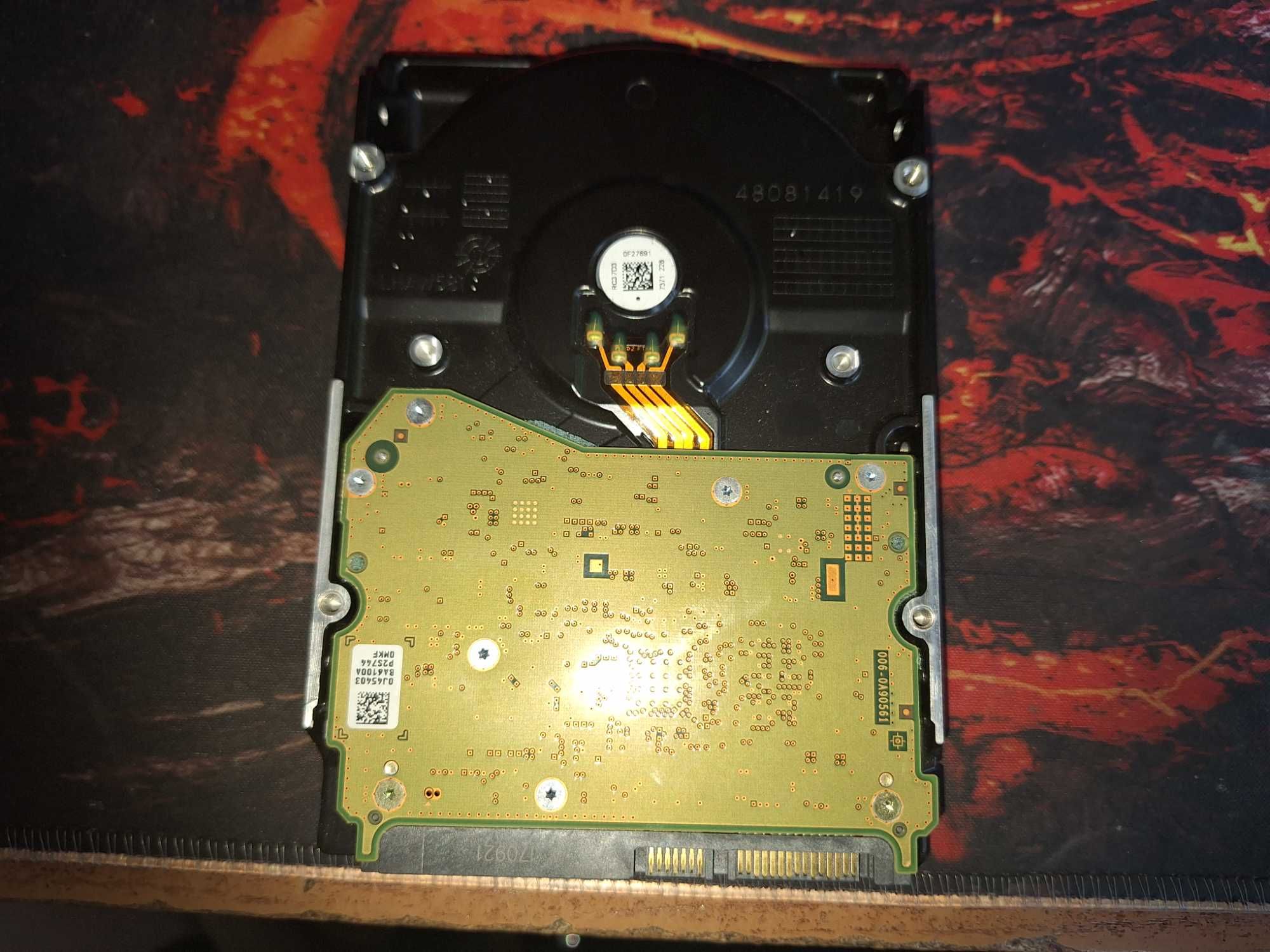 жесткий диск hdd 8000gb WD  на  пк и видеонаблюдения новая