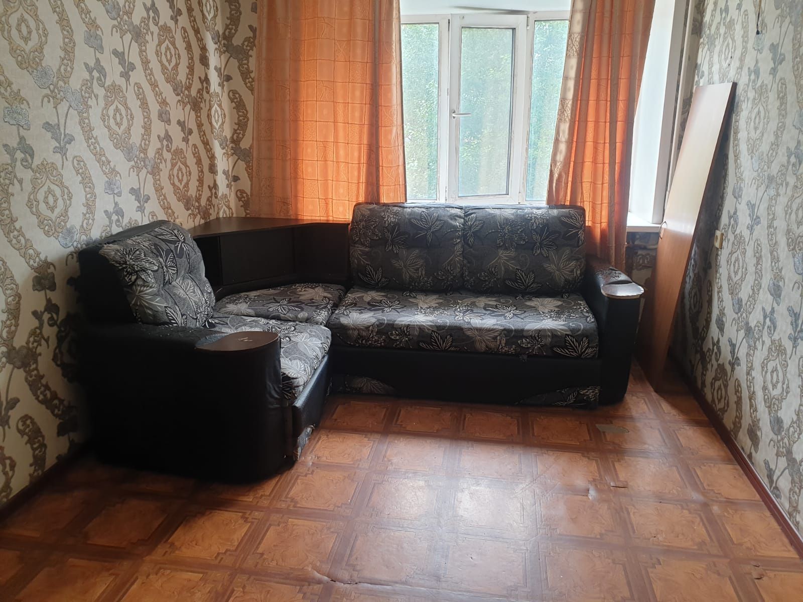 Продам  угловой диван.Самавывоз. срочно