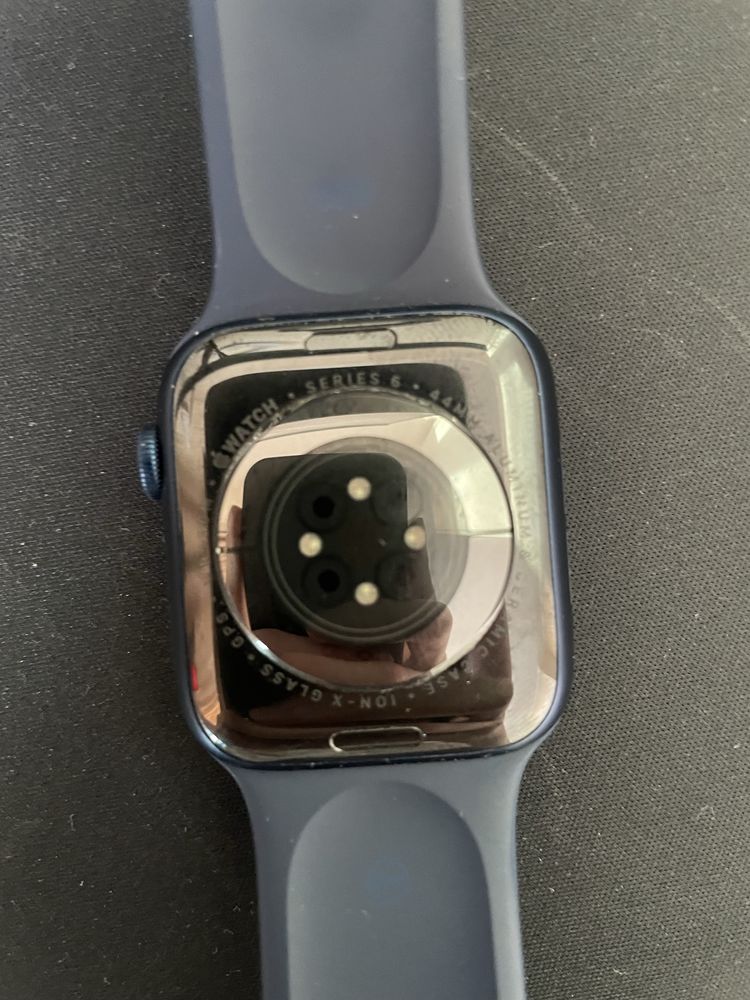 Apple watch 6 , 44 mm