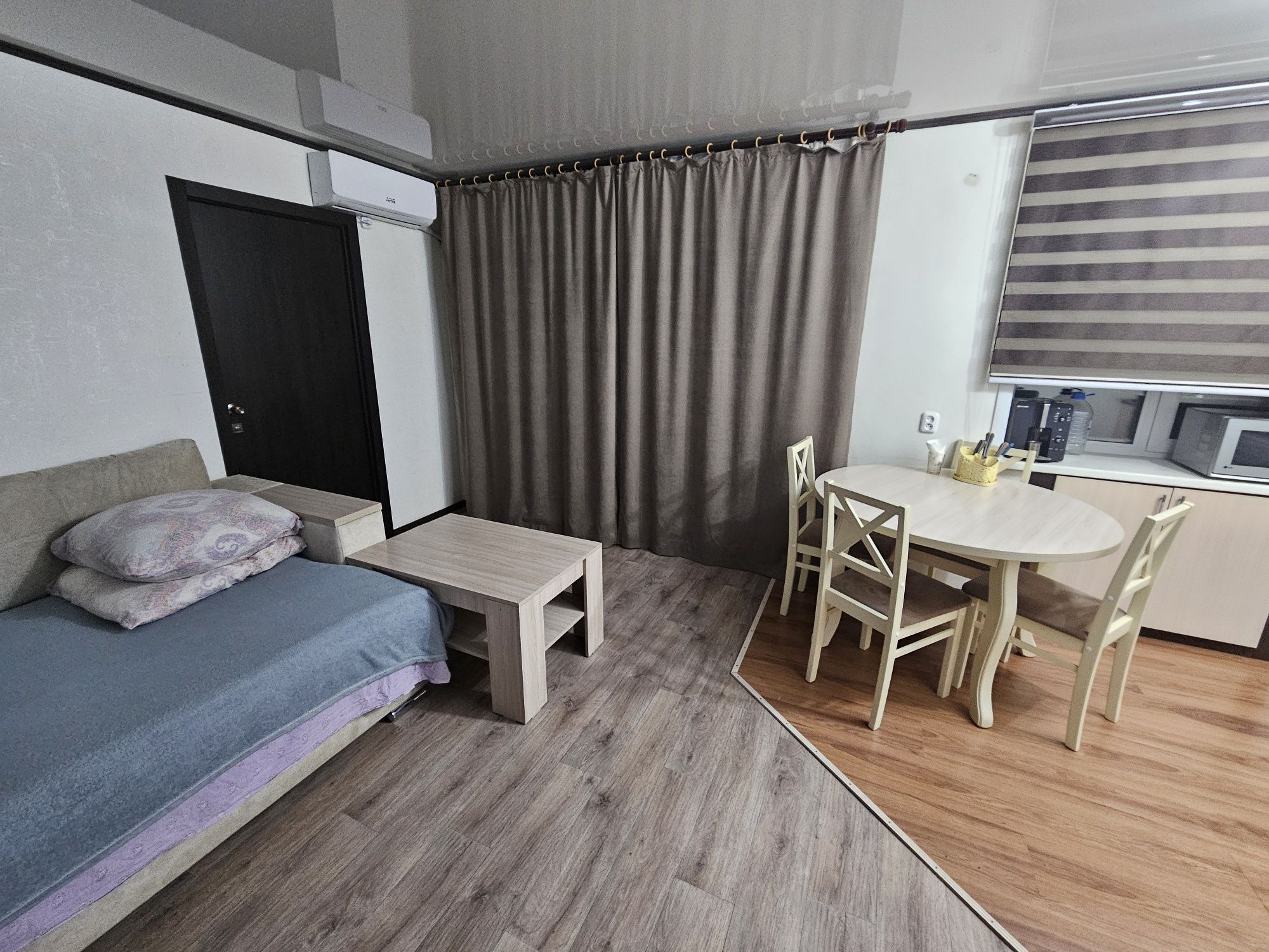 2-комнатнаяЛЮКСкоролевская кровать,огромный диван,TV165см,ваннаJACUZZI