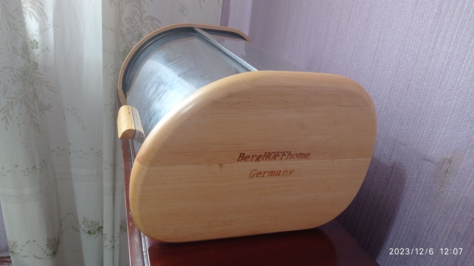 Продам  хлебницу