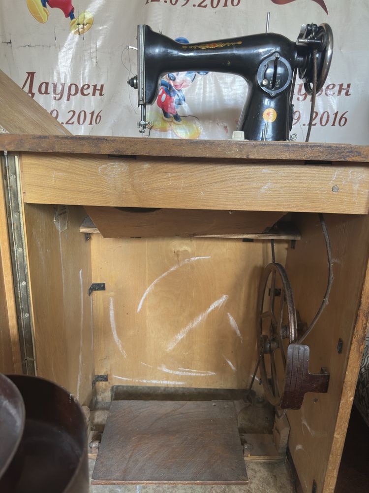 Швейная машинка ножная продам 5000тг срочно