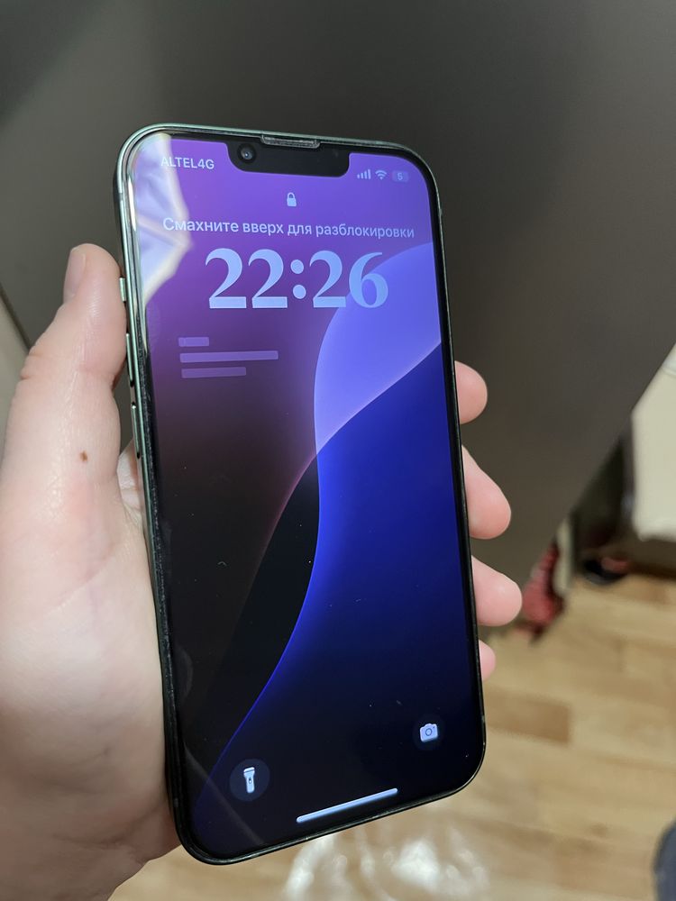Продам iPhone 13