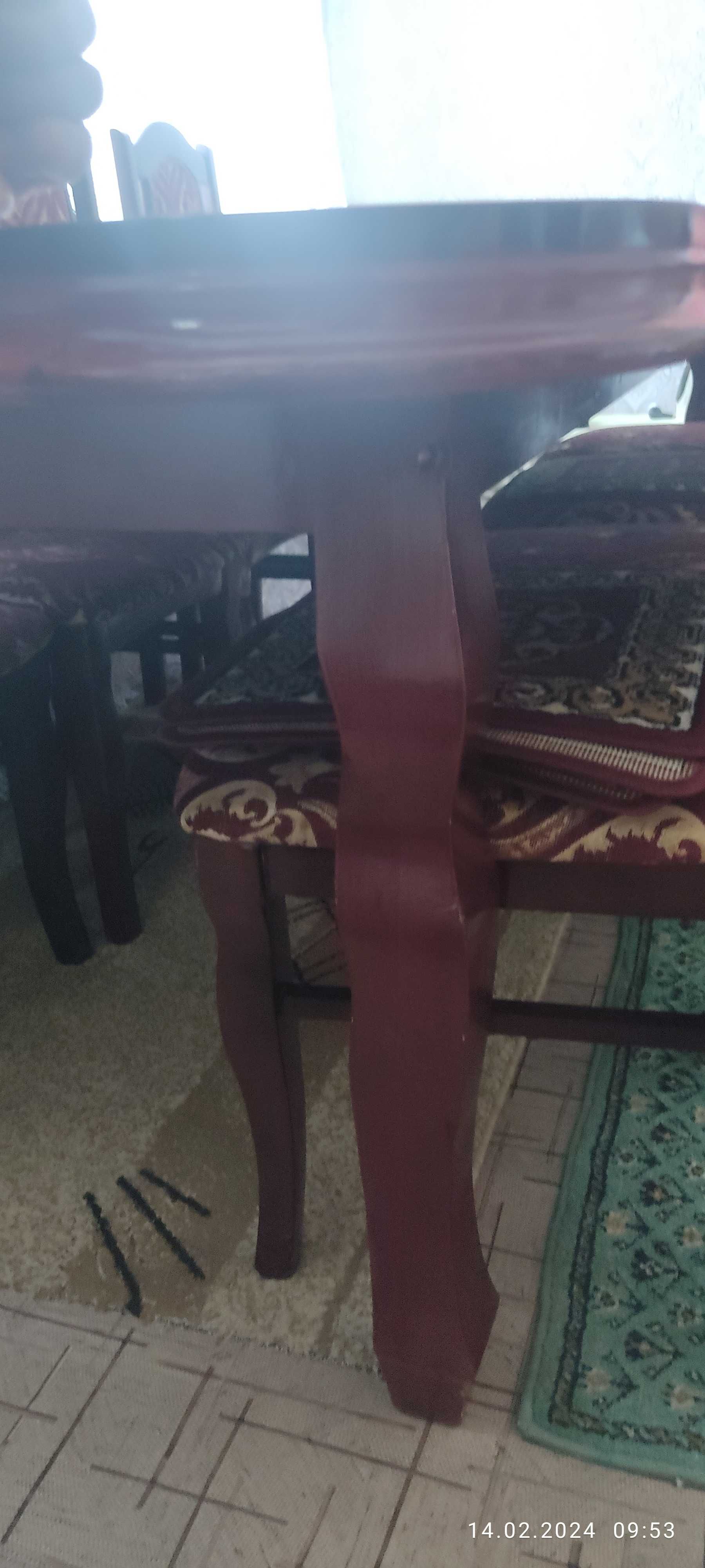Продам стол без стульев