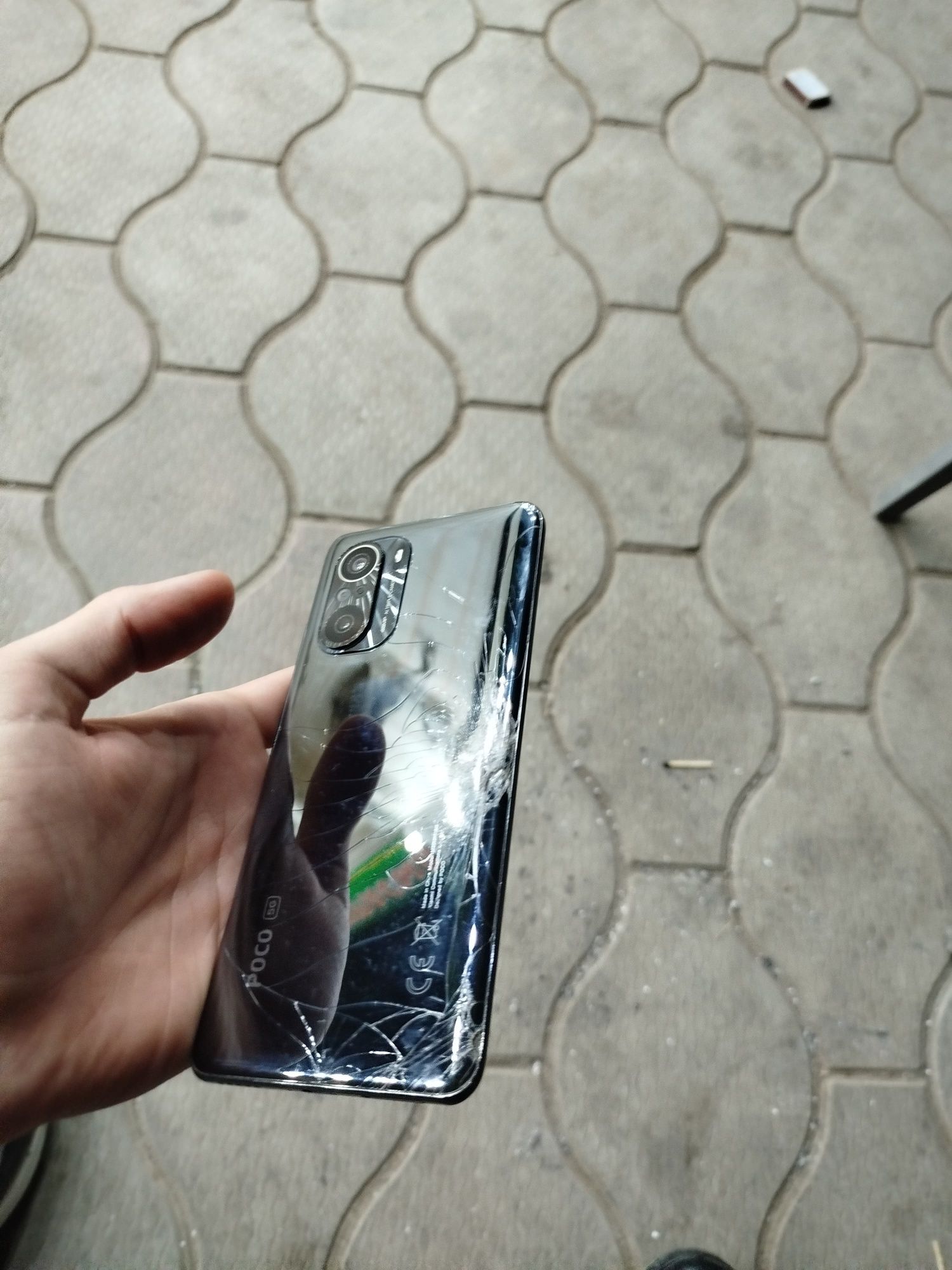 Продам телефон poco f3