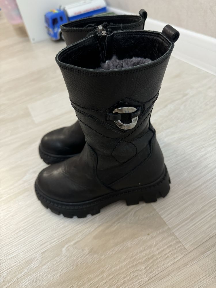 Продам детские зимние сапоги Ortoped