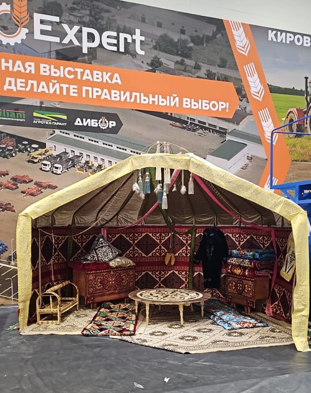 Аренда прокат шатёр палатка тент зонт полуюрта с убранством
