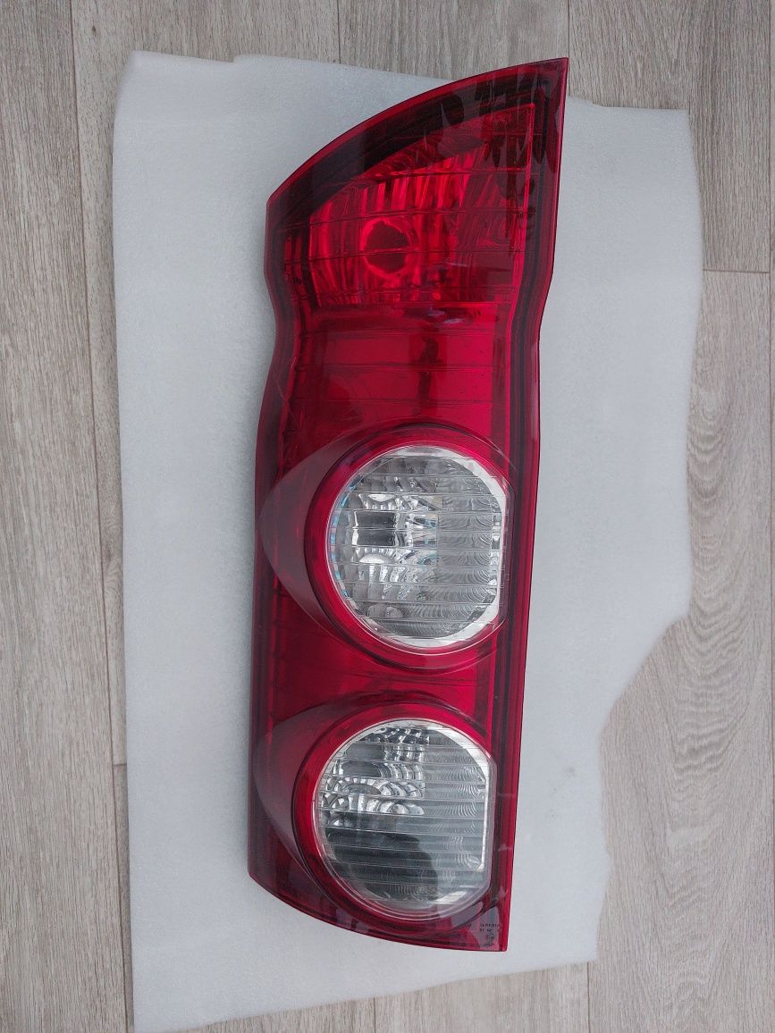 Продам задняя левую фара на JAG Sunray