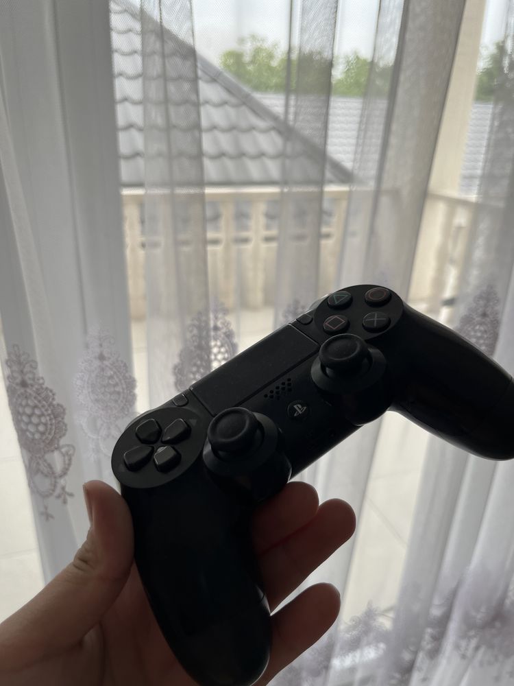 Продаю playstation 4 slim 1tb