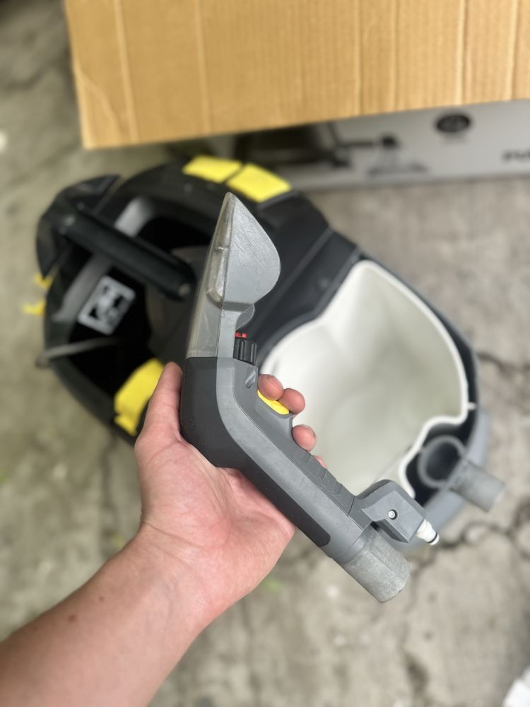Продам моющий пылесос кархер Karcher