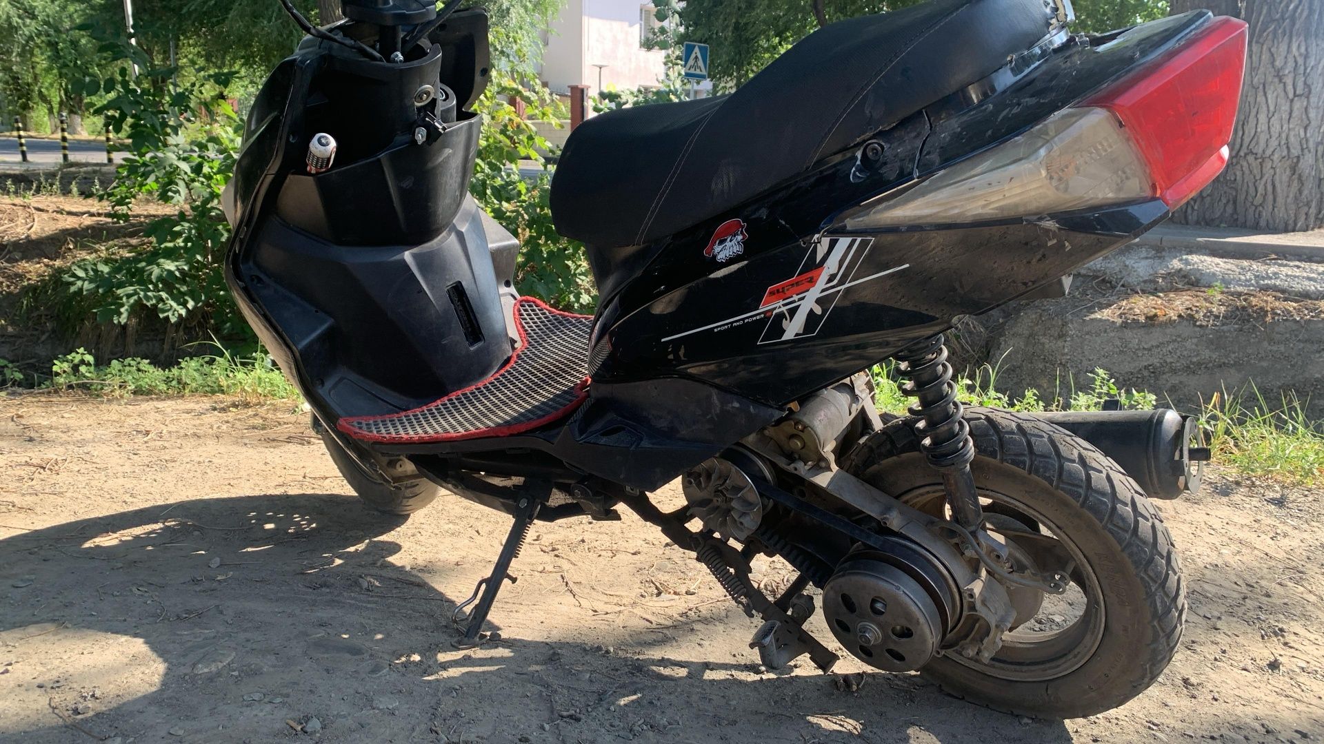 Продам срочно м8про .