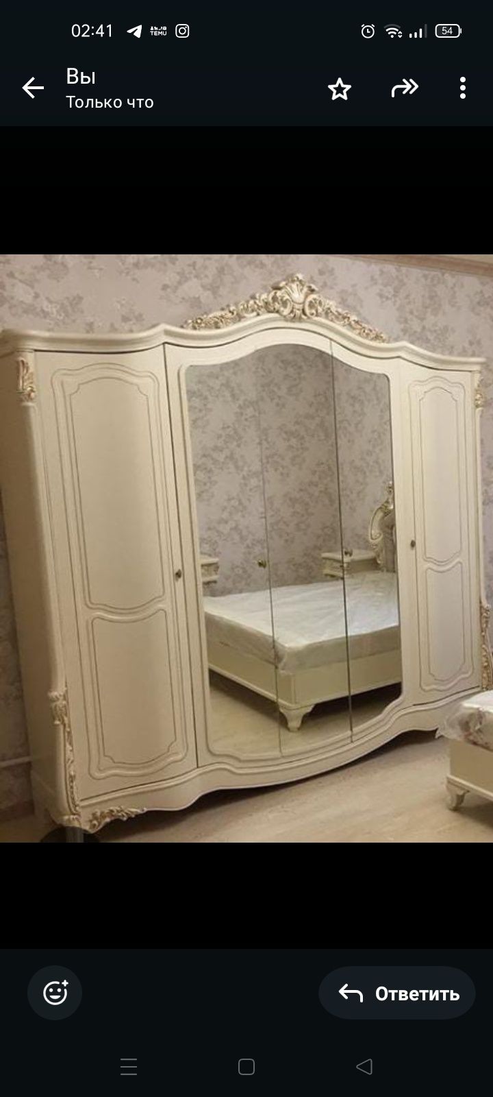 Кровать двухспальная с матрасом и две прикроватные тумбы
