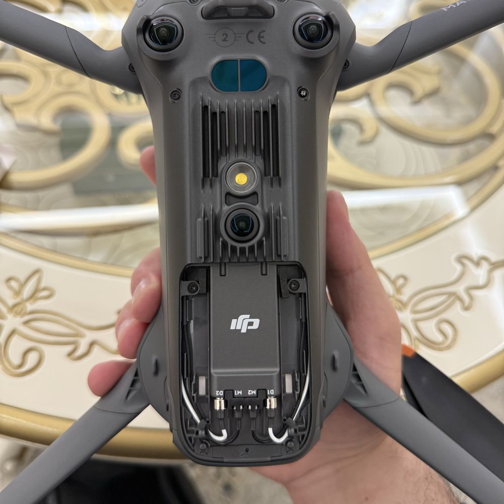 Дрон DJI Mavic 4 Pro Creator Combo (DJI RC Pro 2)