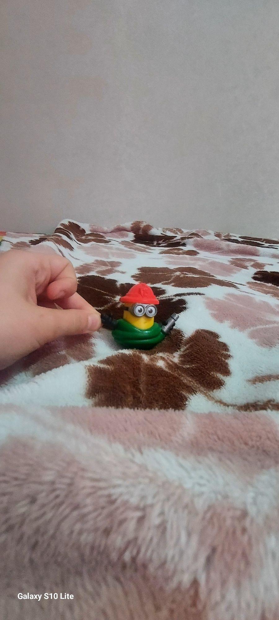 Продаю миньона из макдональдса