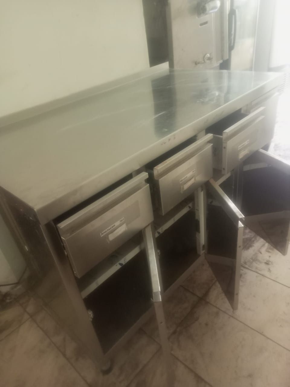 Продам стол холодильник 3 штуки новые