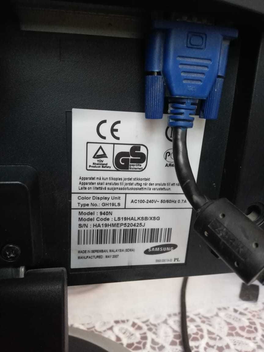 Мониторы в хорошем состоянии, яркие, без битых пикселей, нет HDMI